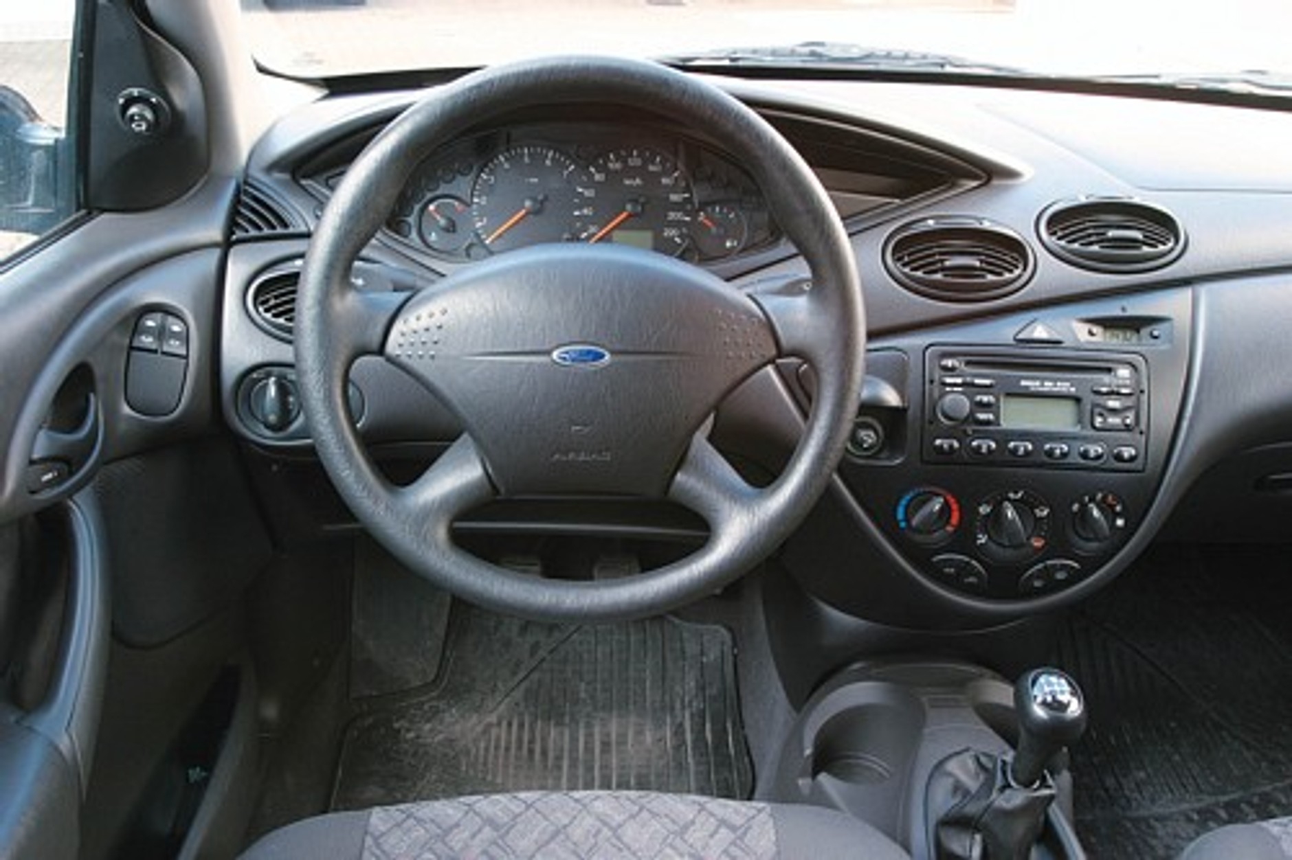 Kompakty o różnych osobowościach