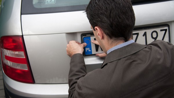 Co grozi za jazdę nieprzerejestrowanym samochodem?