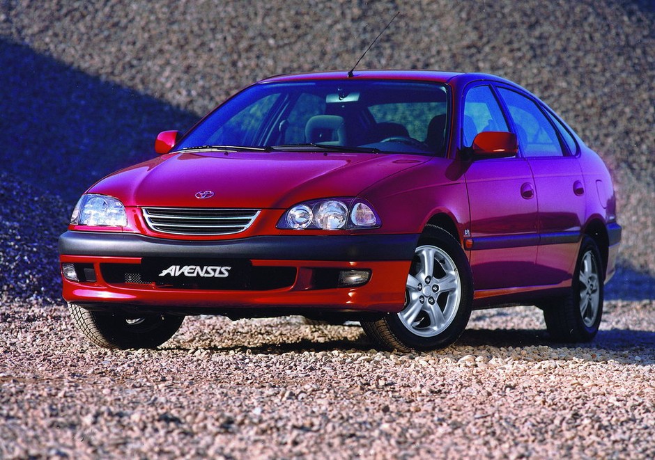 Toyota Avensis 2.0 TD z 2000 r. - 10 500 zł