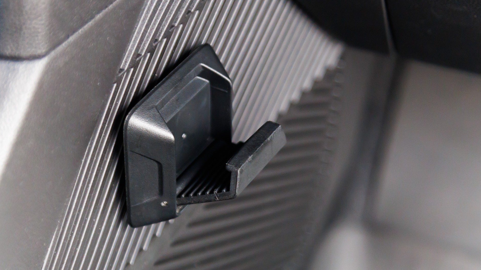 Dacia Duster kontra MG ZS. Porównanie dwóch budżetowych samochodów