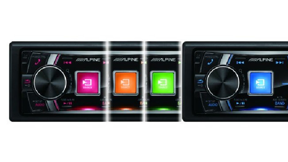 Alpine CDE-178BT, czyli radio samochodowe z systemem powiadamiania o wiadomościach na Facebooku. 
