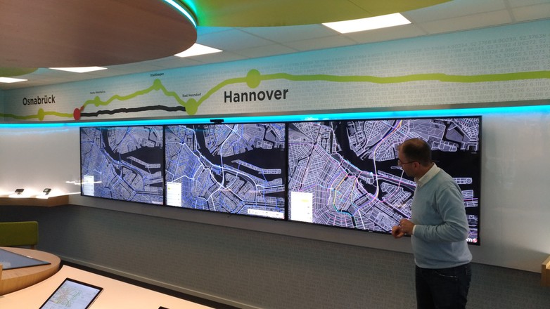 Każdego dnia gromadzone są dane o natężeniu ruchu drogowego. Centrum TomTom Telematics w Amsterdamie