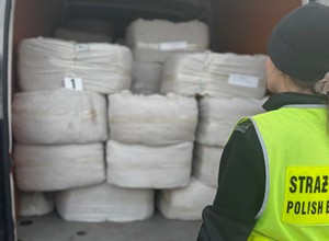Strażnicy graniczni otworzyli dwa busy, a tam trzy tony. Polak i Ukrainiec mają kłopoty
