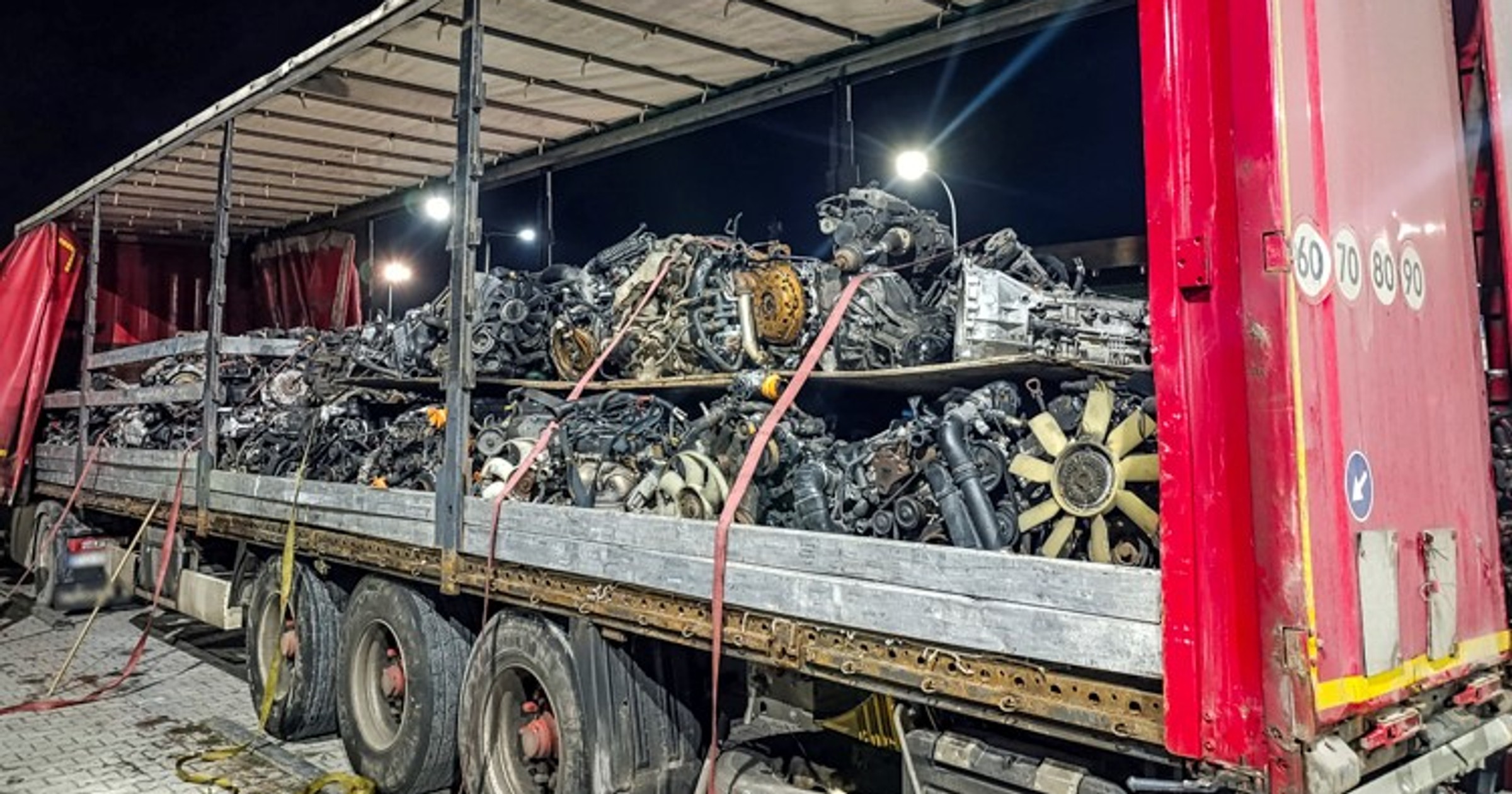Kradzione części w ciężarówce na granicy