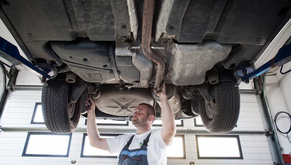 Gdzie sprawdzić auto przed zakupem: w SKP czy przez tzw. mobilnego eksperta?