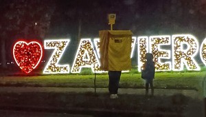 "Człowiek-fotoradar" straszy śląskich kierowców. Internauci zachwyceni