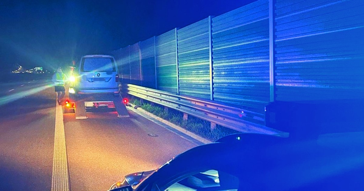 Obraz pochodzący z serwisu https://lodzka.policja.gov.pl/ld/informacje/95821,Radomszczanscy-policjanci-zatrzymali-pijanego-kierowce-karawanu.html