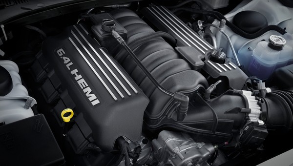 Chrysler z klasą żegna model 300C. Pod maską silnik 6.4 V8 HEMI