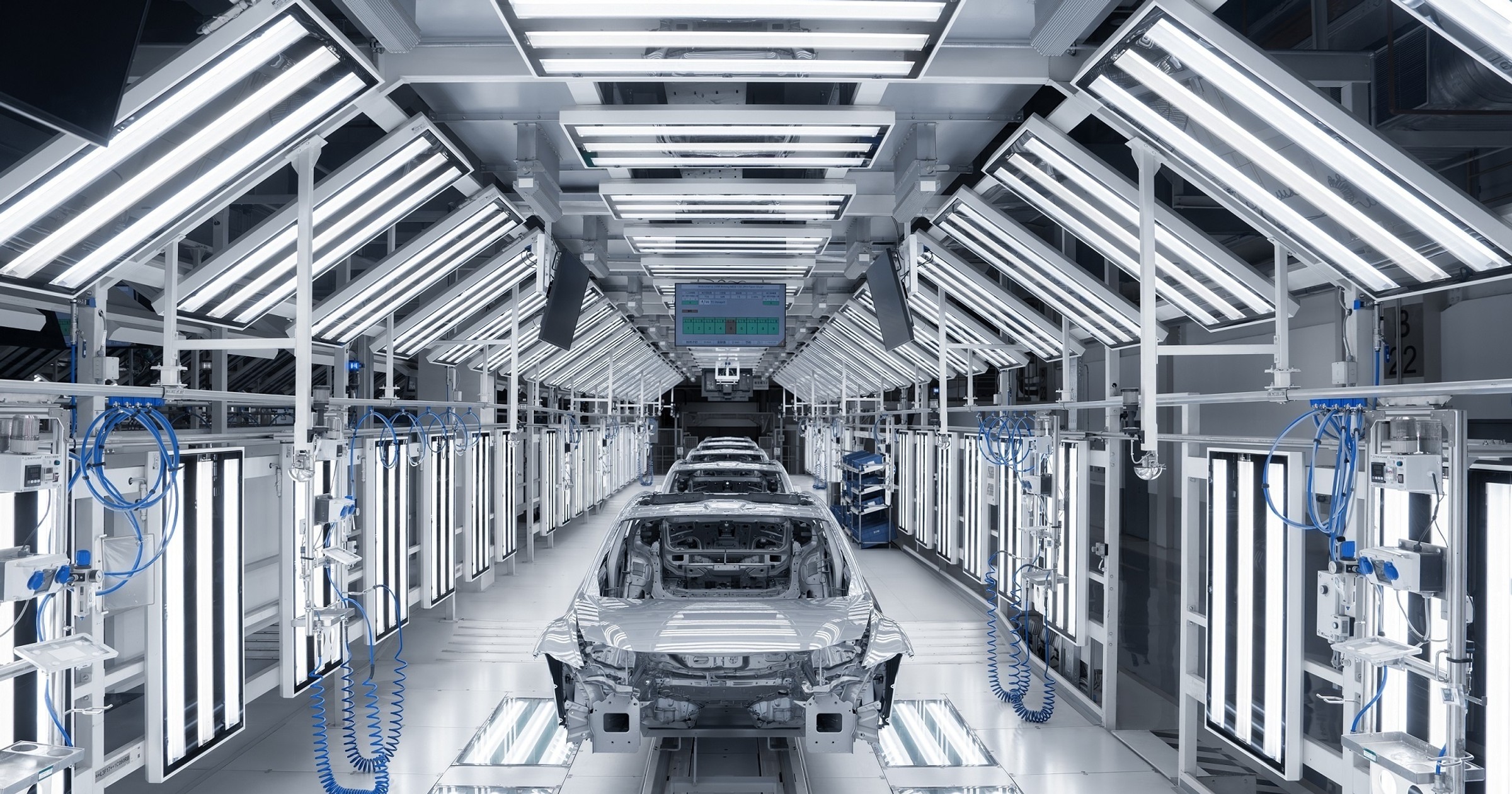 Logo znanej marki premium na masce, a pod spodem technika z Chin. Te modele to "chińczyki" w przebraniu.