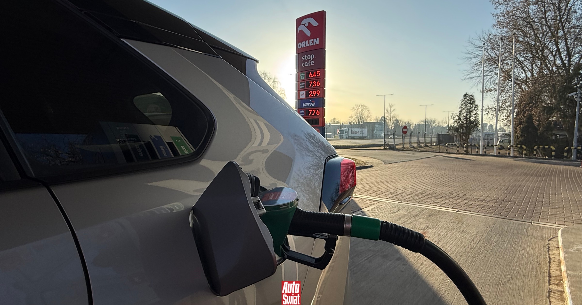 Prezydent podpisał ustawę o niższych cenach paliw, a cennik Orlenu znowu w górę