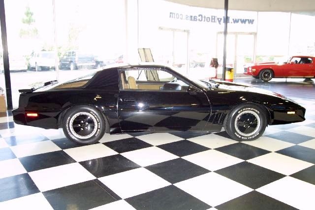 Legendarny KITT na sprzedaż
