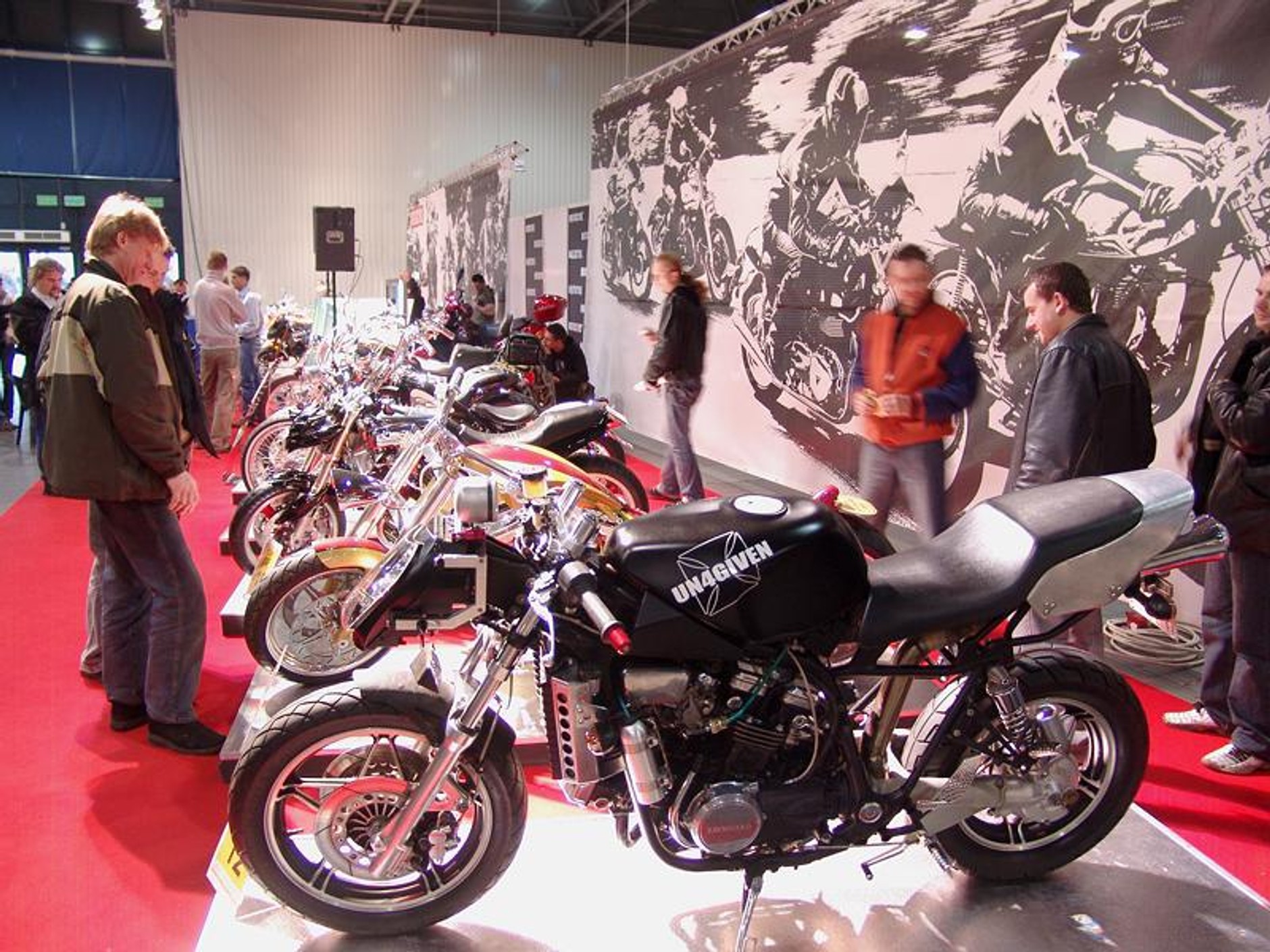 MOTOCYKL-EXPO 2007: cudowne maszyny i piękne dziewczyny (fotogaleria)