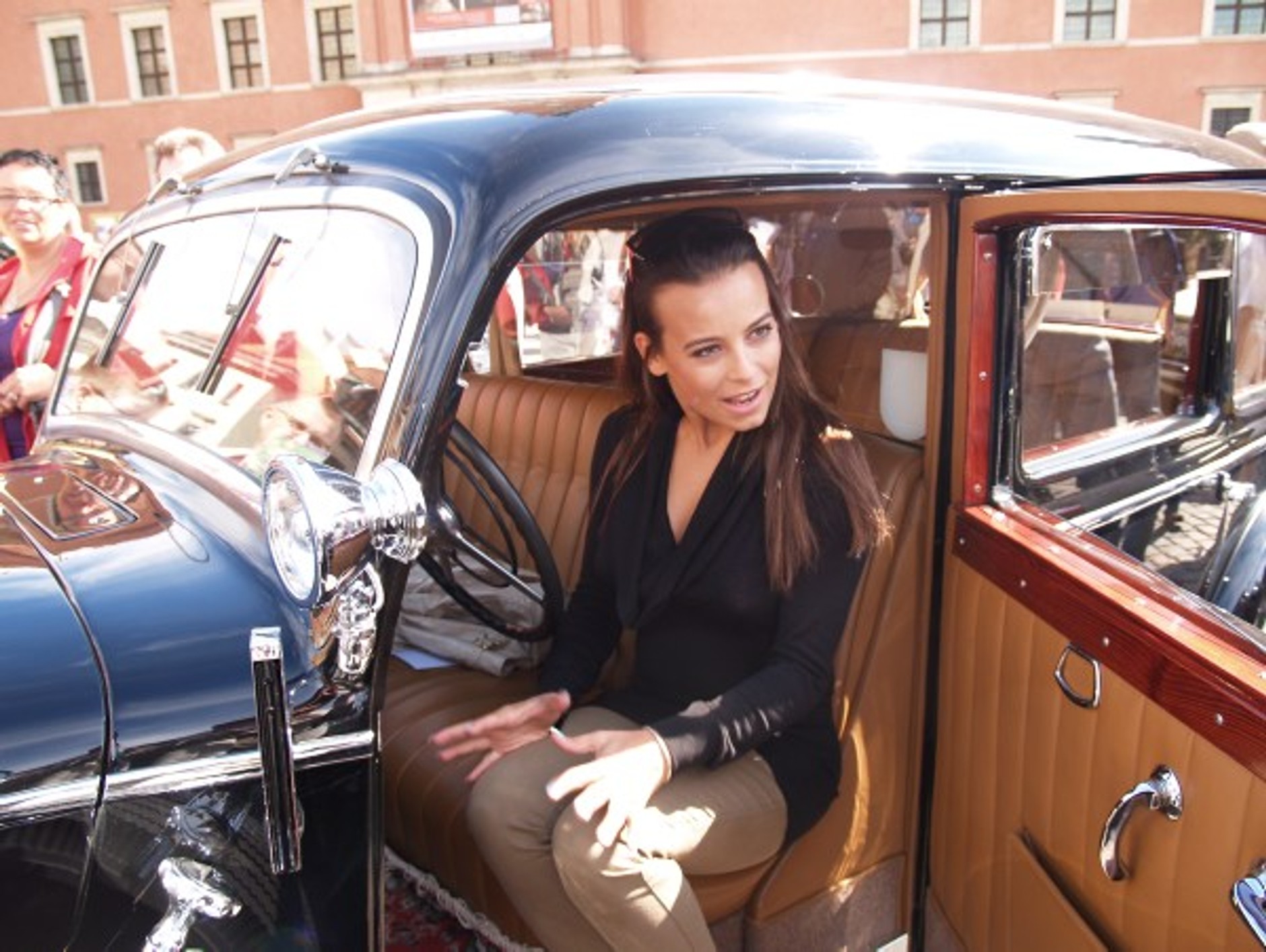 Ania Mucha w Mercedesach