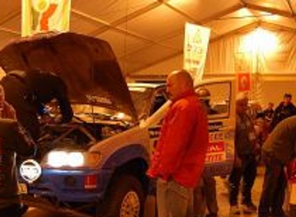 Rajd Dakar 2008: trwa badanie techniczne w Lizbonie