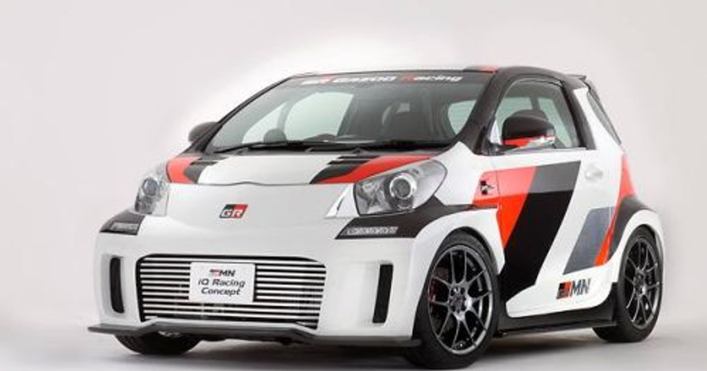 Zobacz doładowaną Toyotę iQ