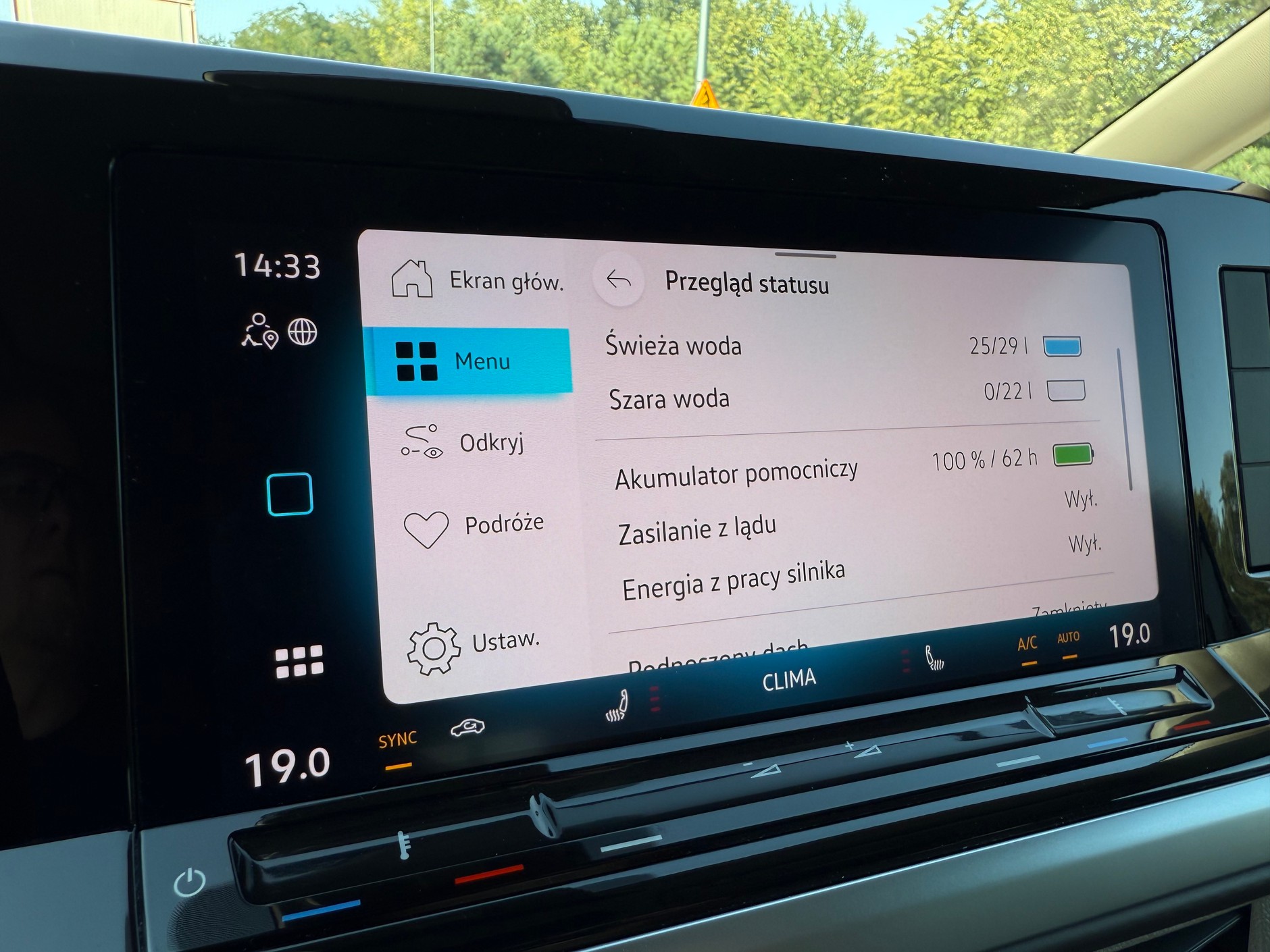 Volkswagen California Ocean 2025 – aplikacja do sterowania wyposażeniem kempingowym podaje m.in. status poszczególnych elementów wyposażenia