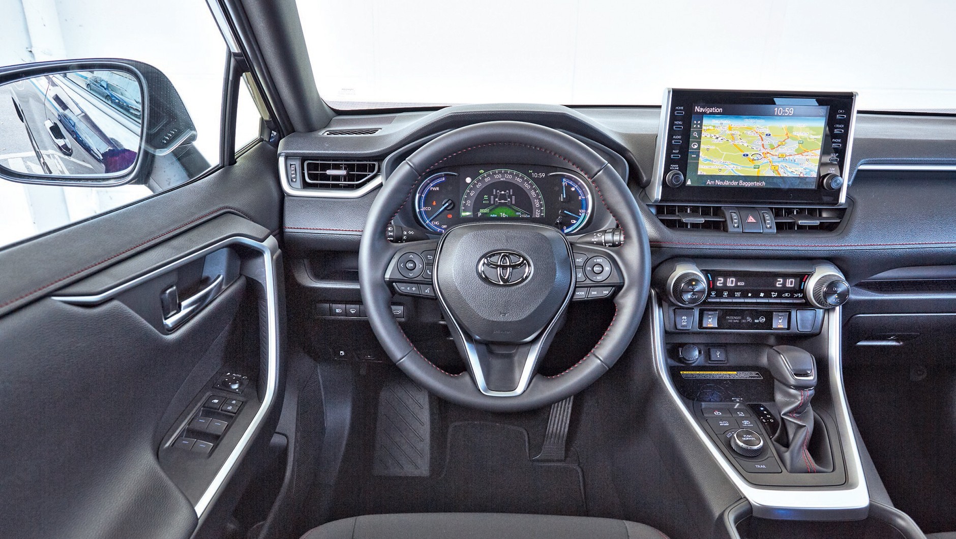 Toyota RAV4 2.5 Plug-In Hybrid - kokpit