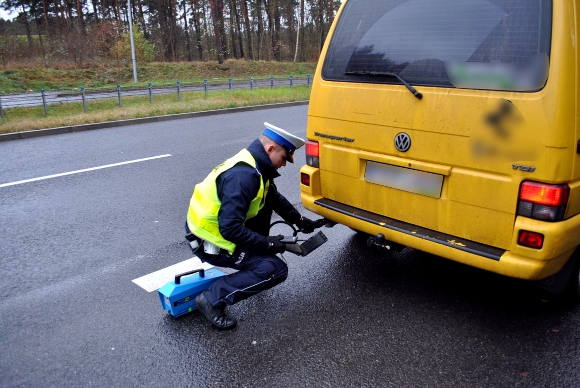 Policja sprawdza spaliny
