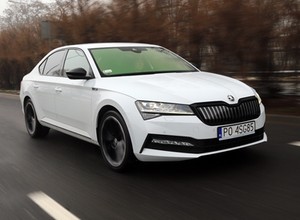 Skoda Superb iV – z prądem, ale na sportowo