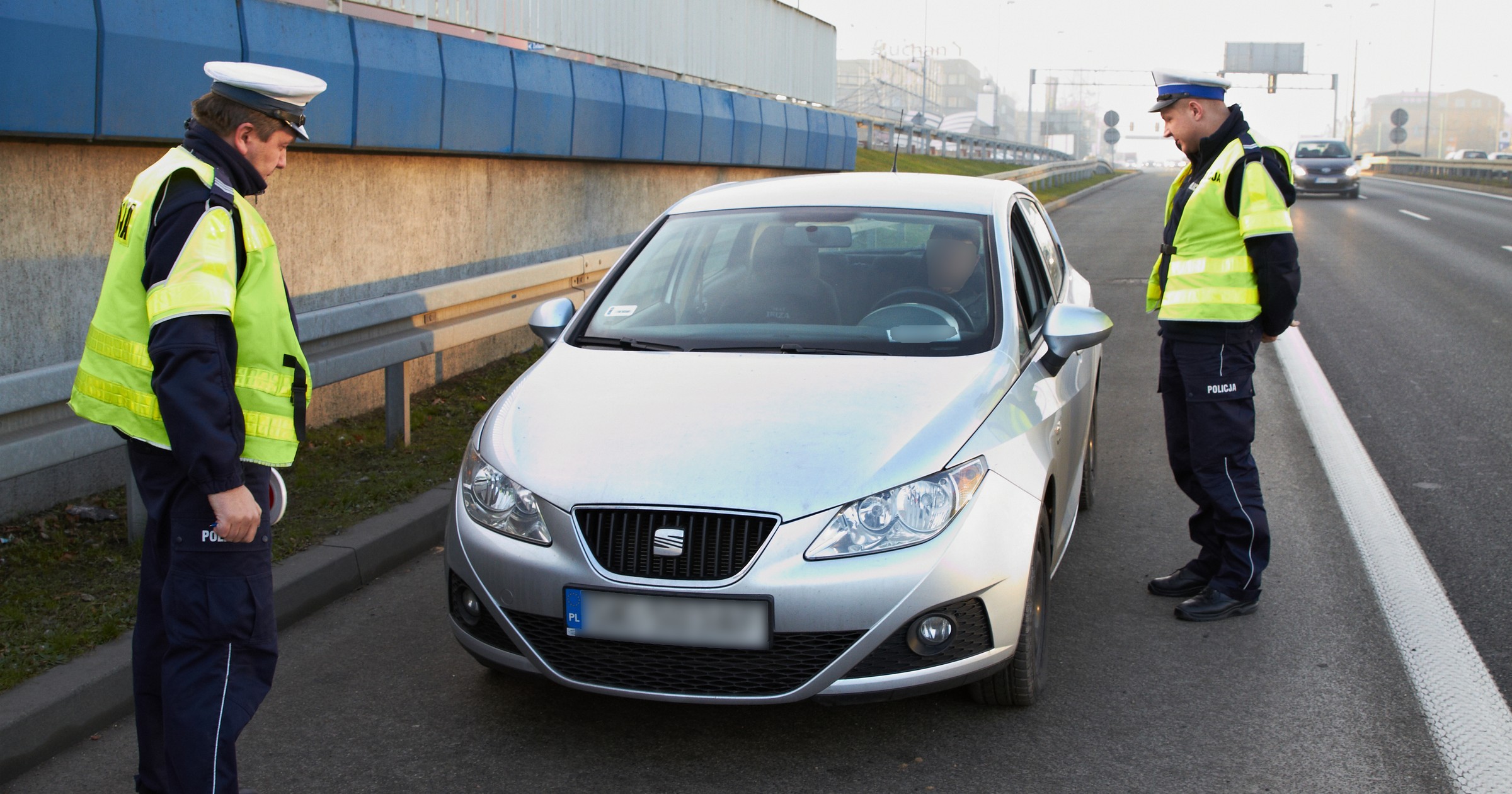 Kontrole drogowe skupią się na weryfikacji prawidłowości świecenia świateł, szczególnie świateł mijania