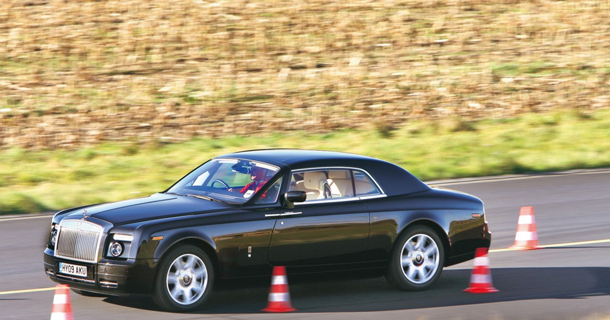 Rolls-Royce Phantom Coupe - Limuzyna co majestatycznie pali gumę