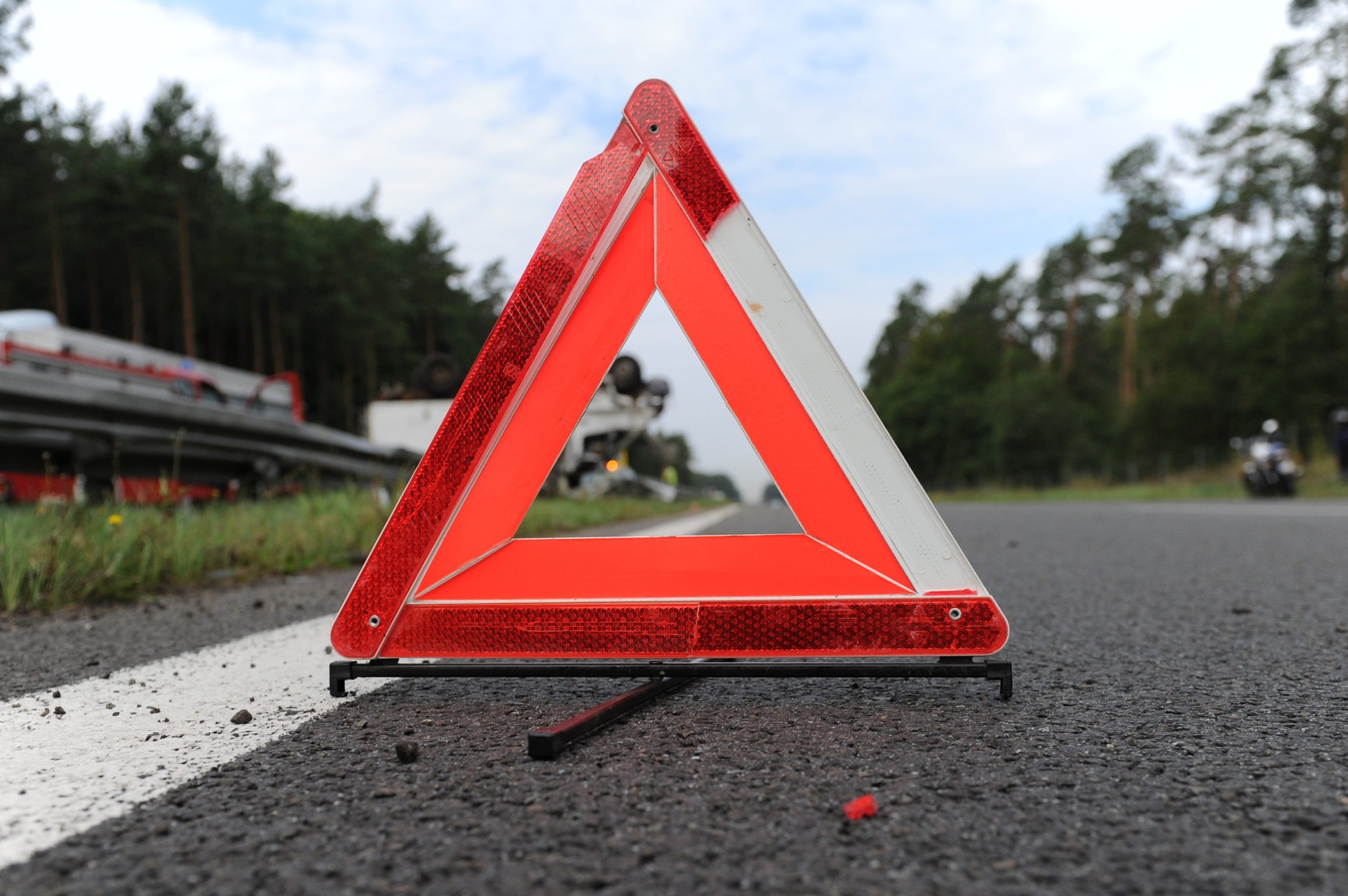 W Polsce obowiązkowy jest m.in. trójkąt ostrzegawczy