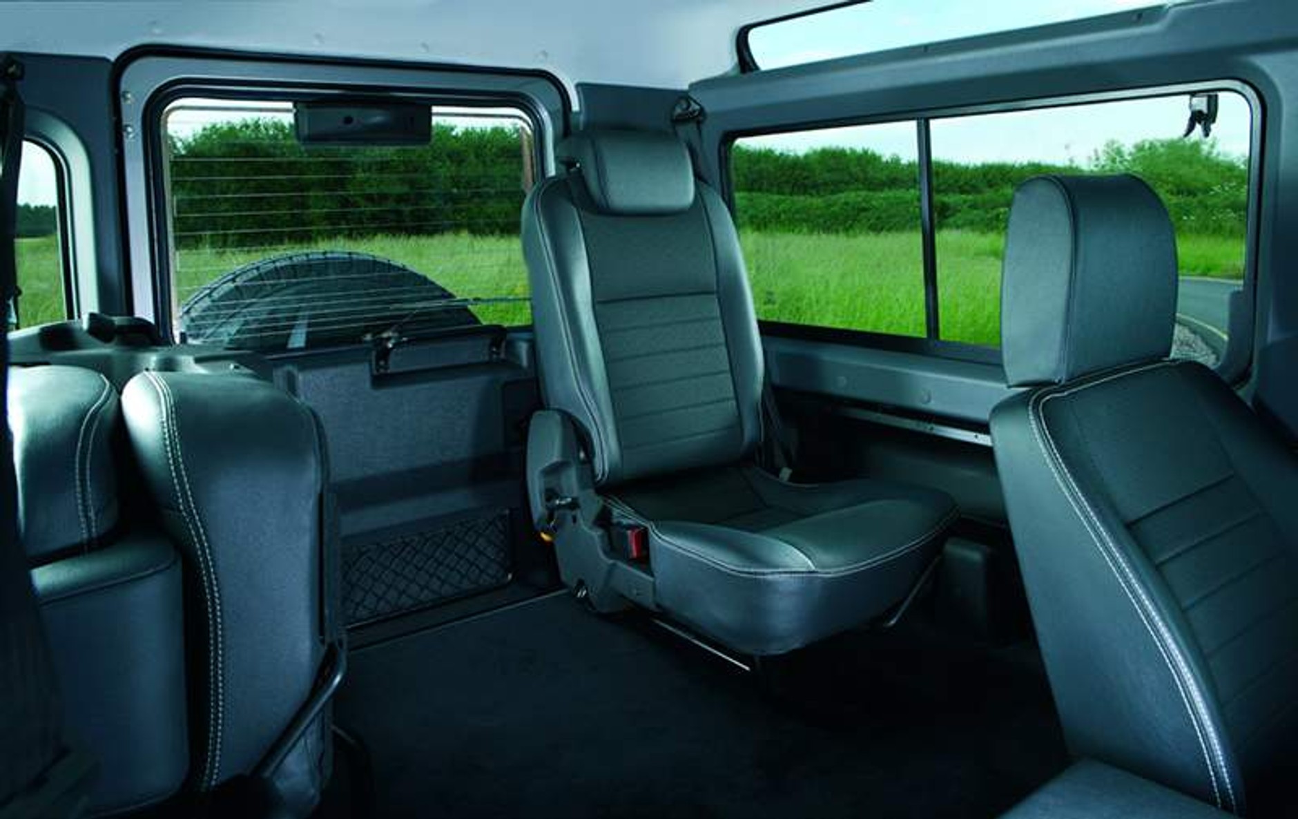 Land Rover Defender 2007: ten sam, a jednak inny