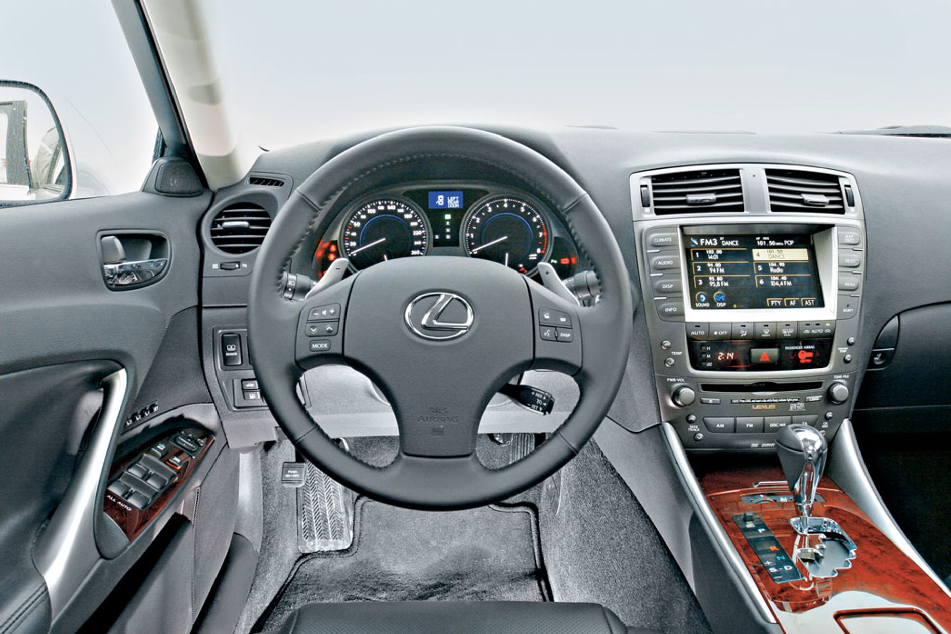 Lexus IS - solidne auto, poza wersją z dieslem