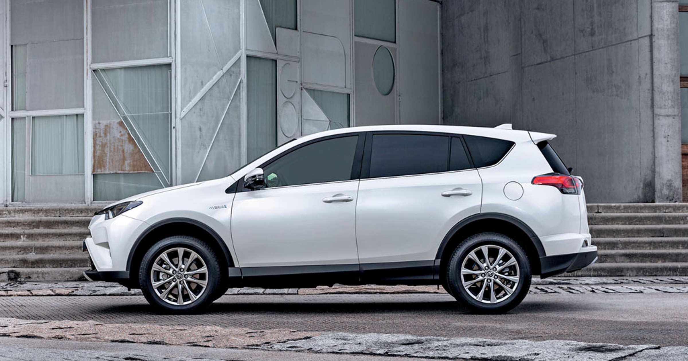 Toyoty Land Cruiser i RAV4 - uwaga na ryzyko pożaru