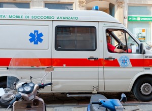 35-latek umarł w rozgrzanym samochodzie. Czekał na żonę pod pracą