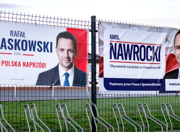 Jakie samochody mają Rafał Trzaskowski i Karol Nawrocki? Sprawdziliśmy oświadczenia
