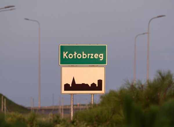 Kierowcy wciąż mylą znaczenie dwóch popularnych znaków. To może kosztować nawet pięć tys. zł