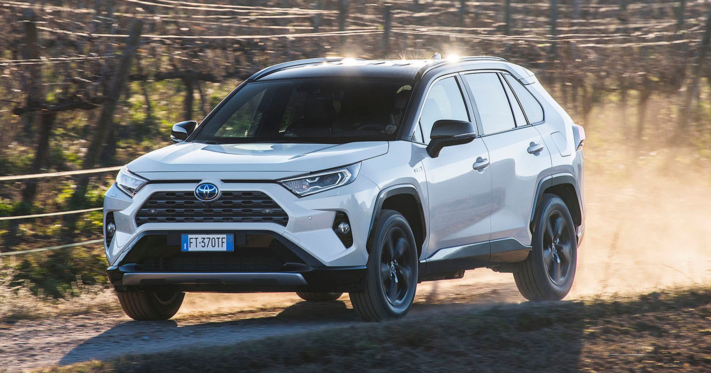 Nowa Toyota RAV4 - jak jeździ wersja hybrydowa?
