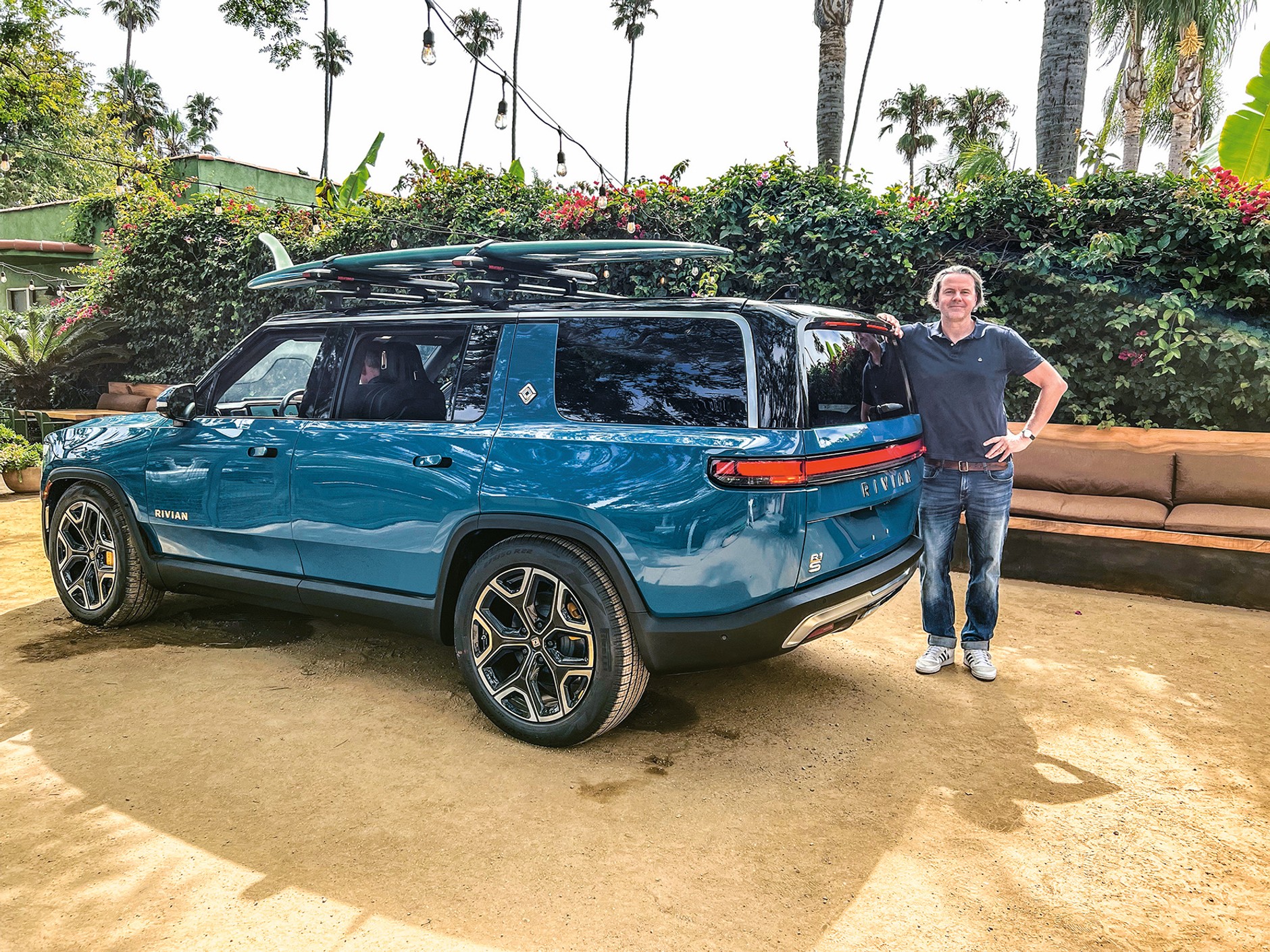 Rivian R1S (2022)