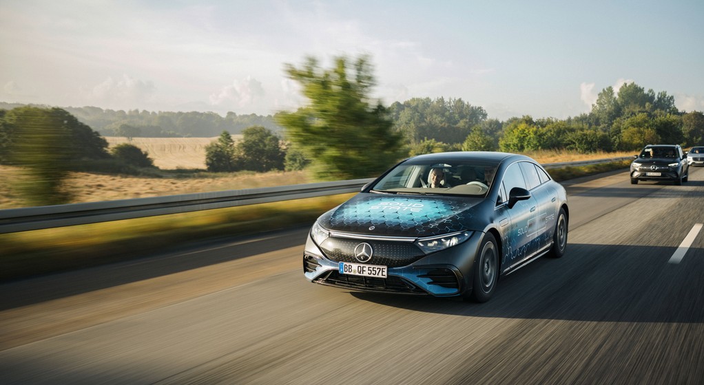 Długodystansowy test Mercedesa EQS z akumulatorem półprzewodnikowym