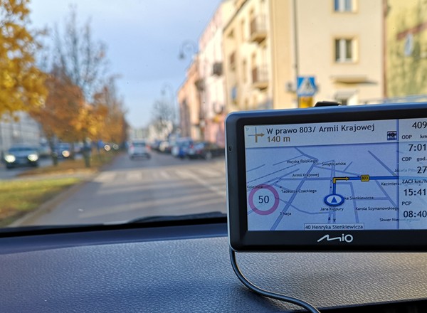 MIO Spirit 7700 LM - niedroga nawigacja do osobówki i ciężarówki