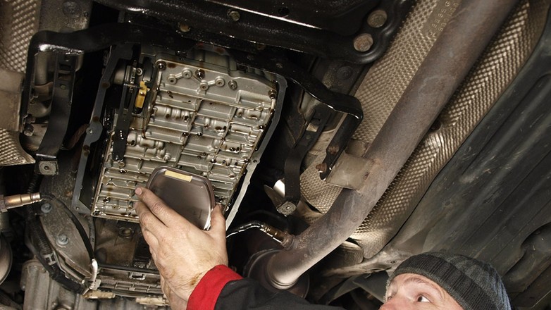 Dlaczego warto wymienić olej w skrzyni biegów?