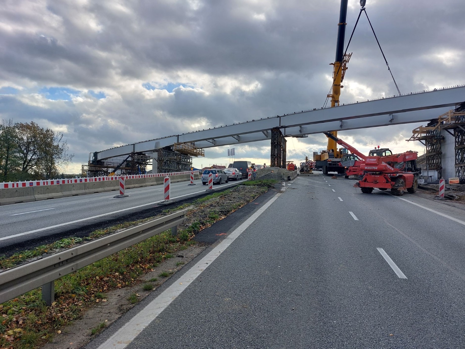 Wiadukt budowany na zakopiance na wysokości miejscowości Gaj