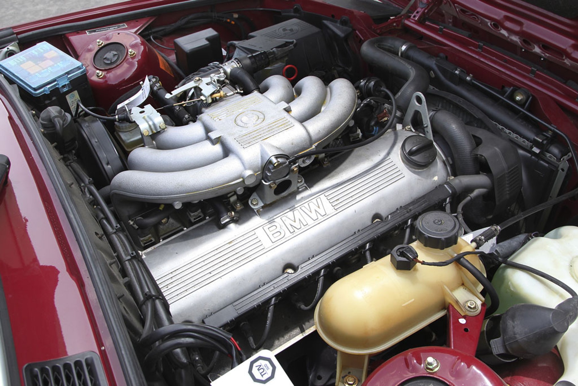 BMW E30 Cabrio - Czas na rekreację w klasycznym stylu