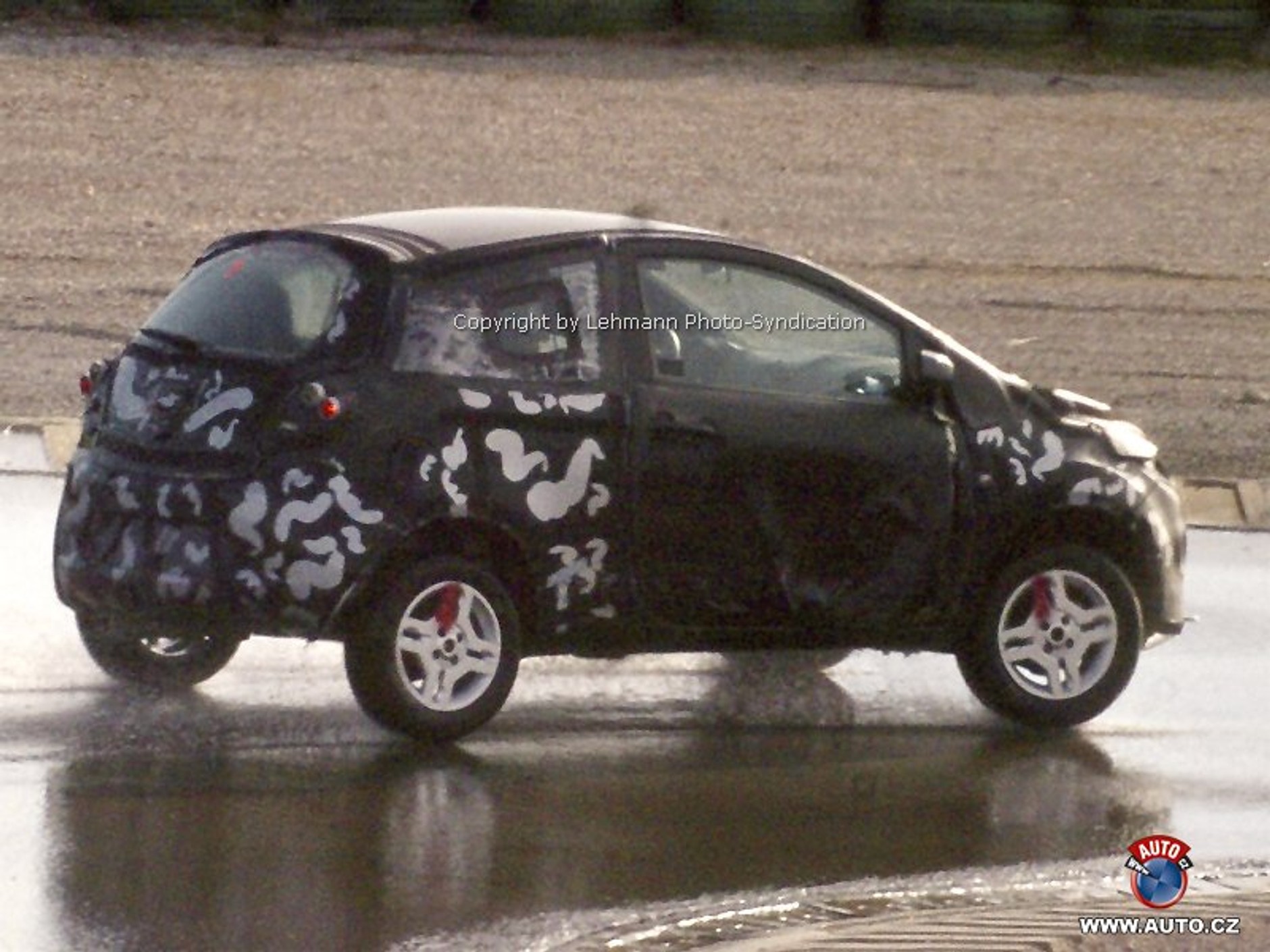 Zdjęcia szpiegowskie: mały Ford odrzuca KAmuflaż