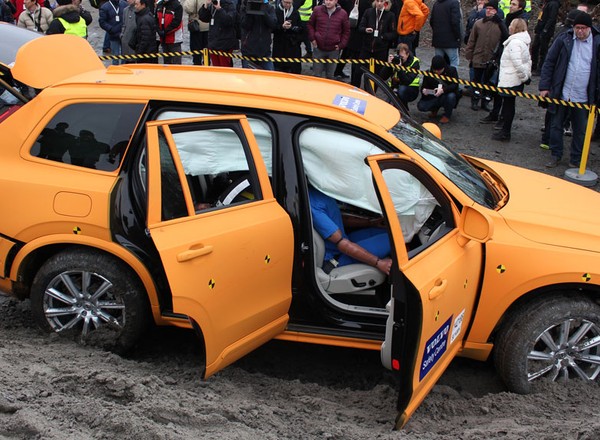 Crashtest Volvo XC90 - Solidna konstrukcja