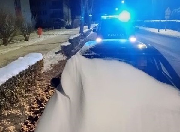 Jechał nieodśnieżonym autem. Dostał trzy tys. zł mandatu