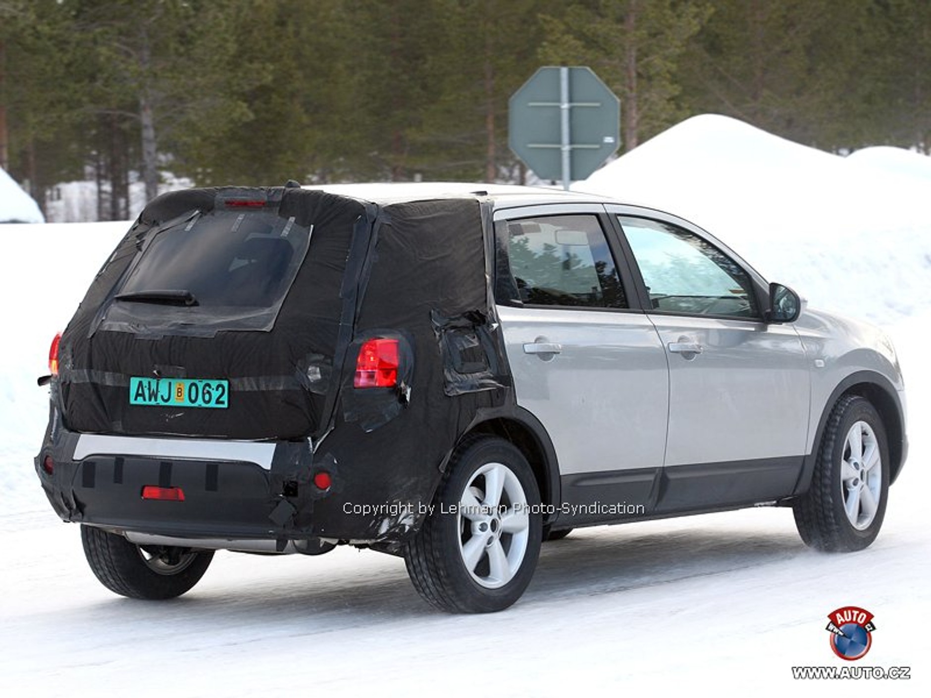 Zdjęcia szpiegowskie: wydłużony Nissan Qashqai