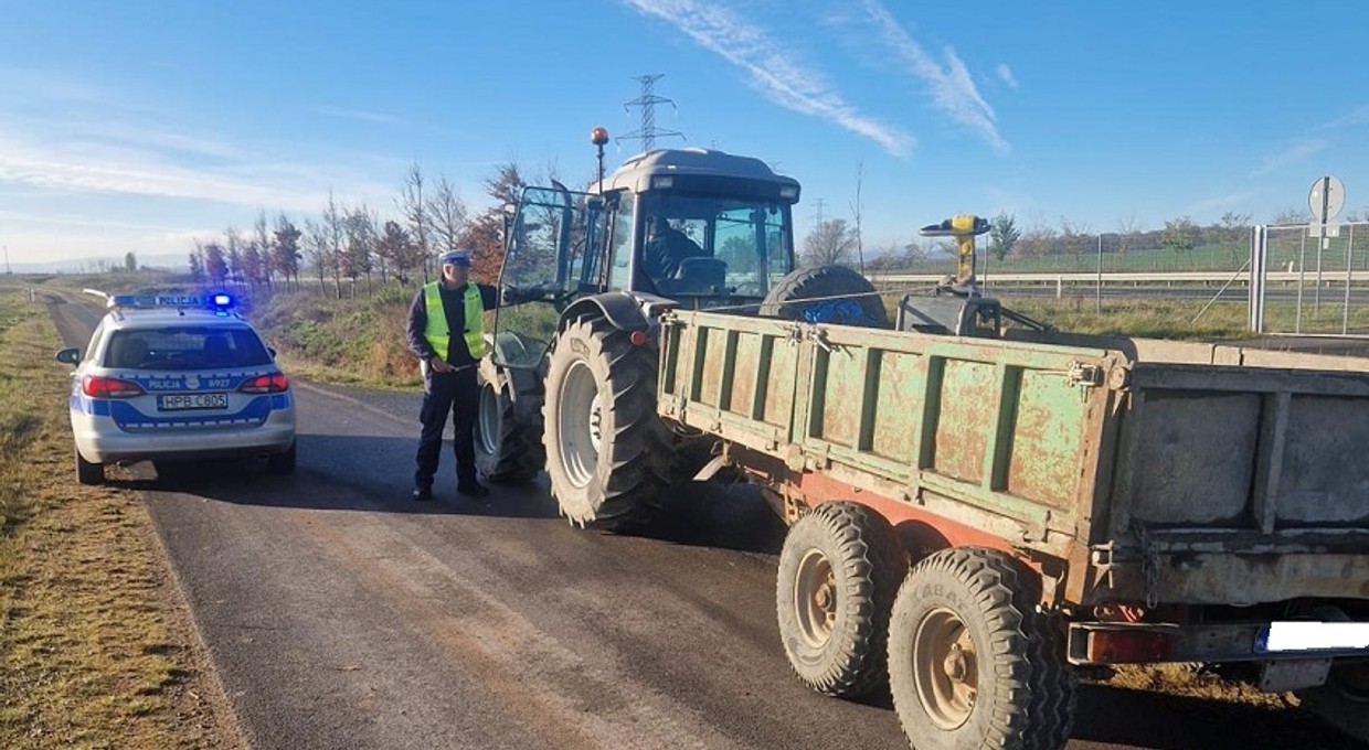 Policjanci patrolowali "ekspresówkę". Na 333 km stał pojazd, który nie miał prawa się tam znaleźć