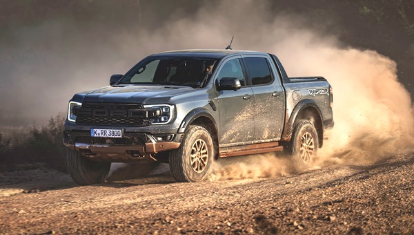 Mocny w terenie, szybki na asfalcie – test nowego Forda Rangera Raptor