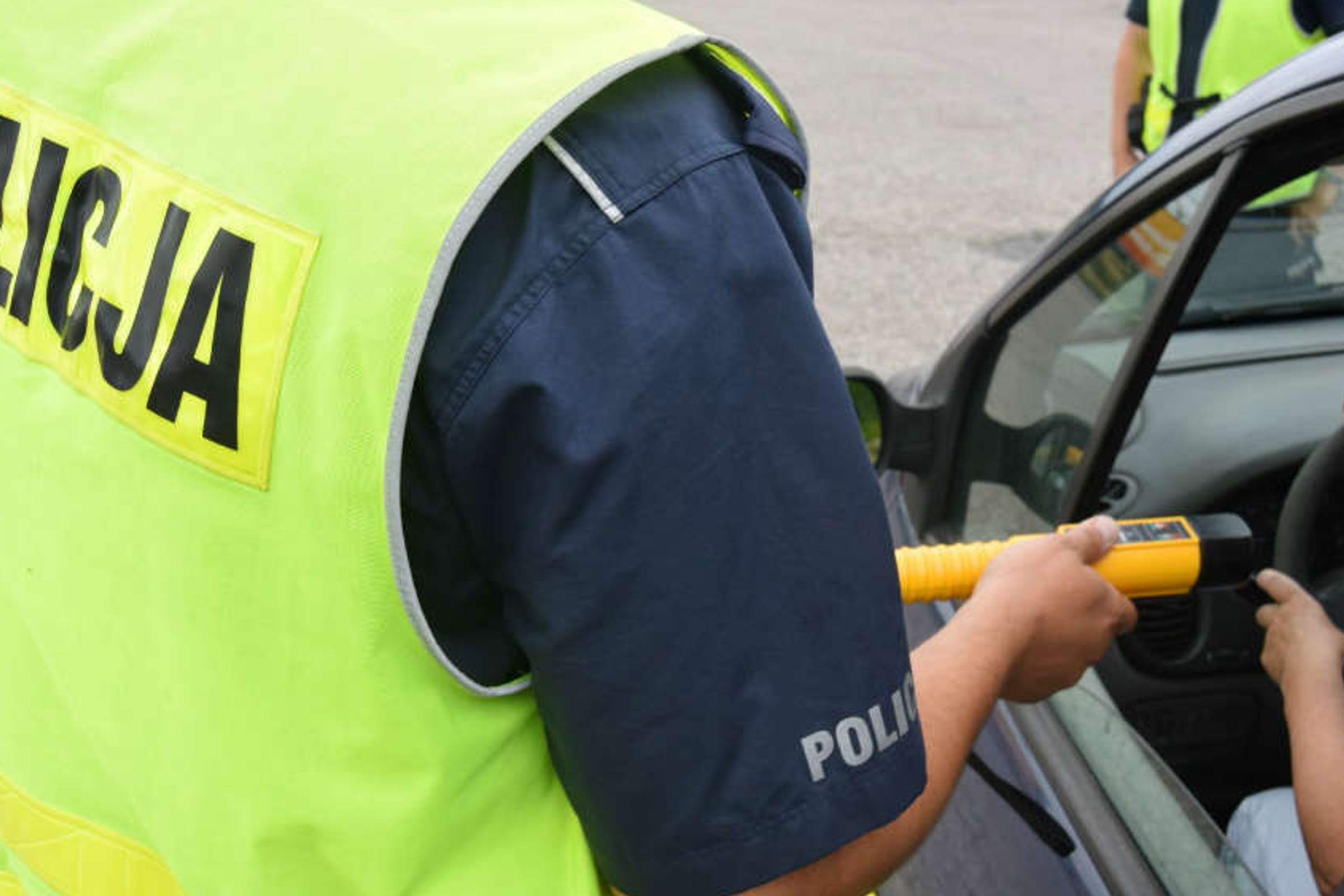 Czy poza drogą publiczną można jeździć po alkoholu? Przepisy dla wielu są zaskakujące