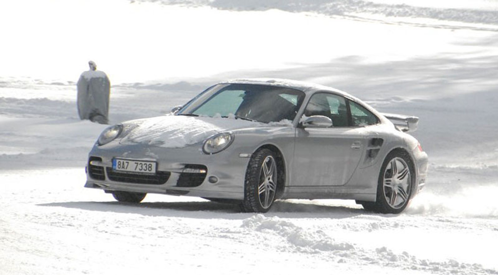 Tylko u nas: zimowe szaleństwo w supersamochodach