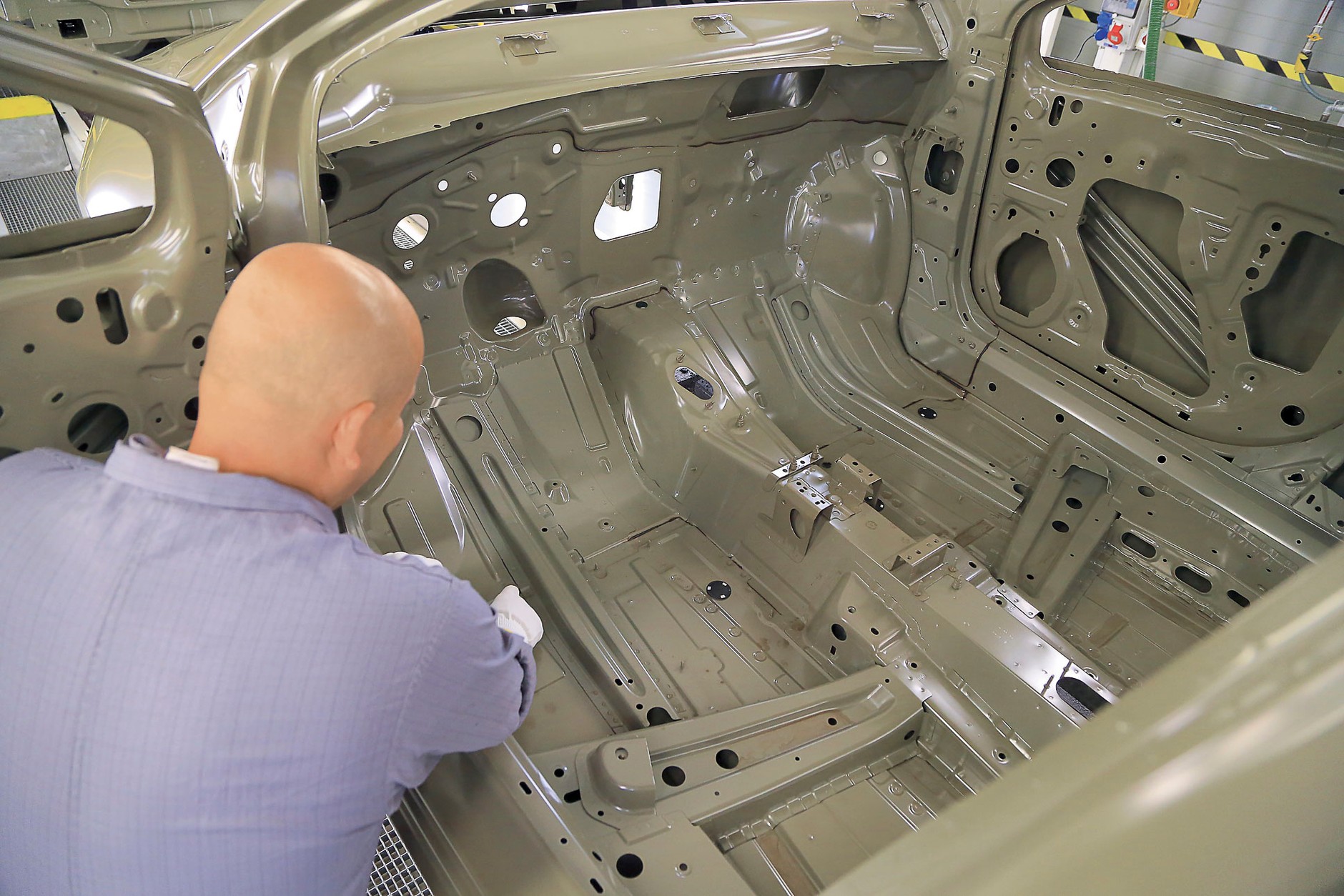 Fabryka Opla w Gliwicach: etapy produkcji Astry na wydziale lakierni