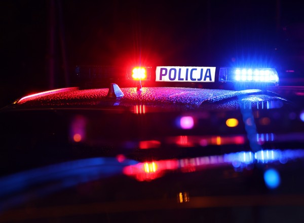 Nieletni odwoził pijanego ojca do domu. Zaczął uciekać przed policją