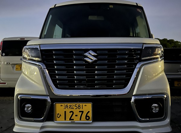 Osobliwe samochody na ulicach Japonii. W Tokio już Suzuki Swift to symbol zamożności [REPORTAŻ]